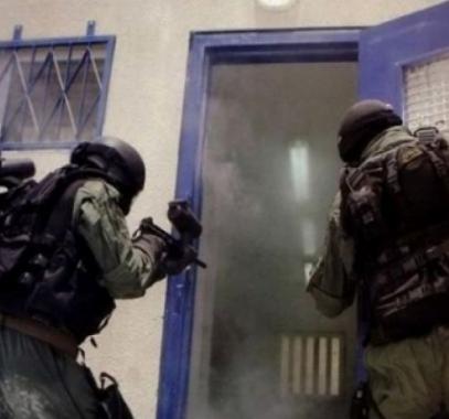 قوات القمع تقتحم قسم 16 في سجن 