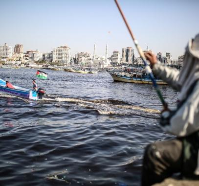 رغم إبلاغهم بمكبرات الصوت.. الاحتلال ينفي قرار تقليص مساحة الصيد في بحر غزّة