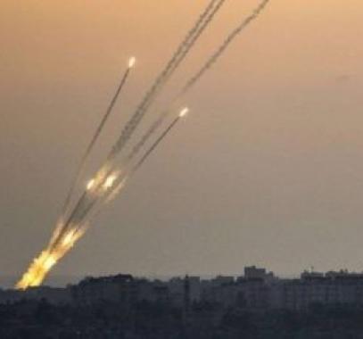 الإعلام العبري يزعم إطلاق 5 صواريخ تجريبية من غزّة تجاه البحر