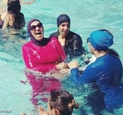 نساء يتحدين الحر والحظر