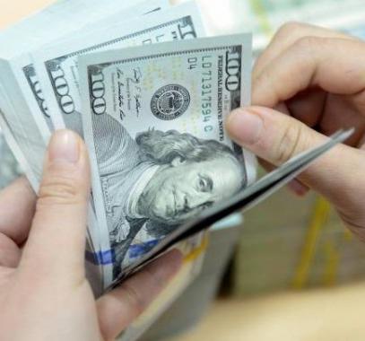 الدولار: يهوي بعد إبقاء الفائدة الأميركية دون تغيير