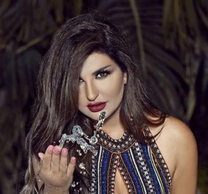 الفنانة 