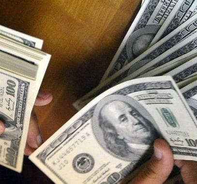 الدولار: يرتفع وسط تراجع توترات النفط
