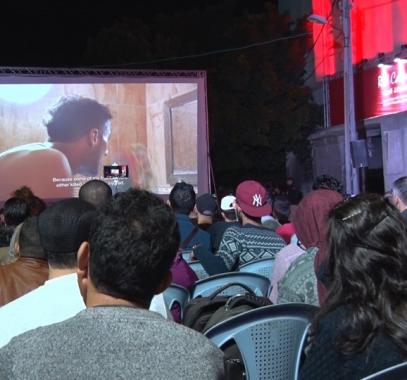شاهد بالفيديو: افتتاح مهرجان السجادة الحمراء السينمائي لحقوق الإنسان في غزّة