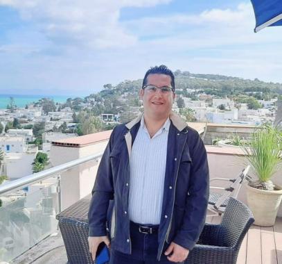 الأستاذ والباحث أحمد حمودة