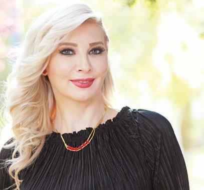 بالفيديو والصور: بعد الضجة التي أثارتها إيقاف مذيعة 