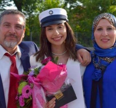 شاهدوا: طالبة فلسطينية تحصل على 
