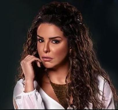 دنيا عبد العزيز