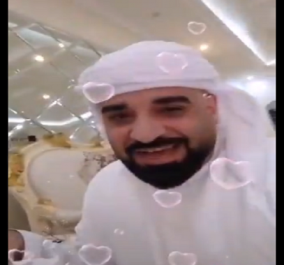 شاهدوا: افخاي ادرعي ينشر فيديو لإماراتيين يحتفلان بهدية وصلتهما من إسرائيل وسط موجة تعليقات غاضبة