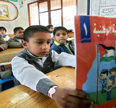 قناة عبرية تزعم اعتراض الاتحاد الأوروبي على المنهاج الفلسطيني