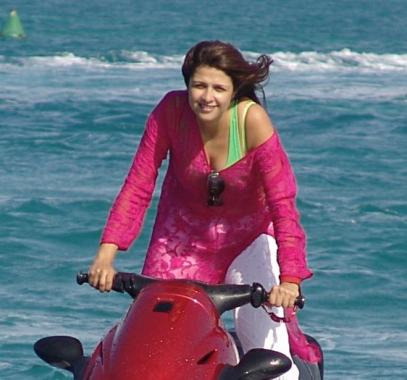 شاهدوا: نجوم الفن يحتفلون بالعيد تحت أشعة الشمس على الشواطئ