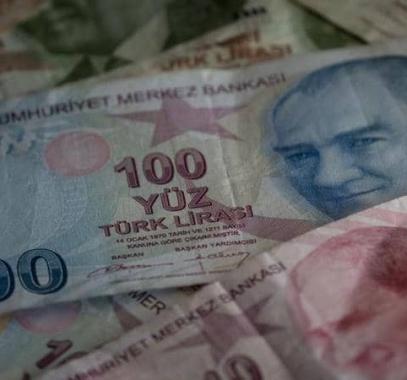 تركيا: عجز بالمليارات وهبوط تاريخي لليرة