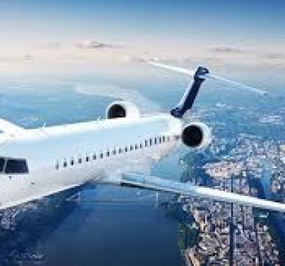 مضيفات الطيران يربطن استخدامهن طلاء الشفاه فاقع الحمرة بسلامة الركاب