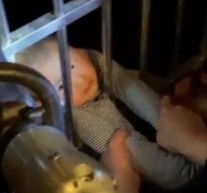 شاهدوا: طفل يسقط من الطابق الـ13 وينجو.. فيديو لمعجزة تحبس الأنفاس