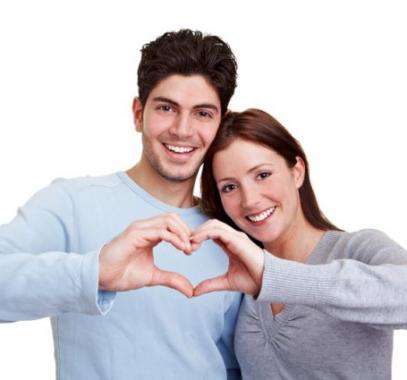 الألوان وتقوية العلاقة بالشريك.. الأزرق يزيد التواصل والأصفر يكسر الروتين