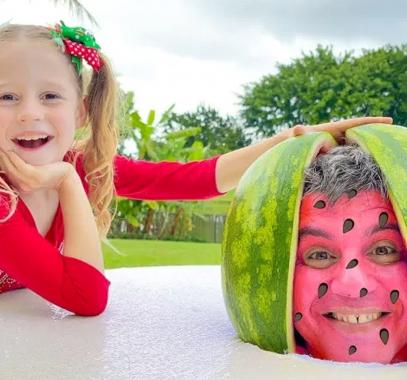 بالفيديو: روسية عمرها 6 سنوات في قائمة أعلى عشرة مدونين دخلا على اليوتيوب