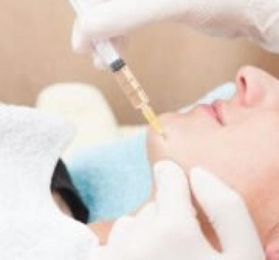 حقنة تجميل تحول وجه سيدة بريطانية إلى 