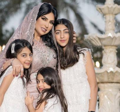 شاهد: زوج زينب العسكري وبناتها يشعلون مواقع التواصل