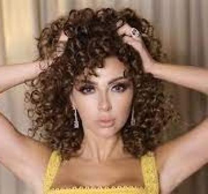 ظهور مفاجيء لميريام فارس بالمايوه