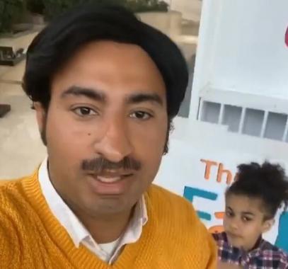 وصلة رقص بين علي ربيع وطفل في كواليس 