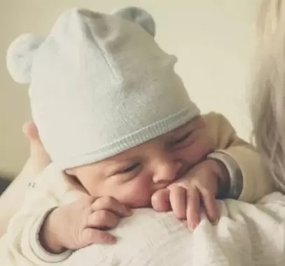 هل يجوز إفطار المرأة المرضع في رمضان؟