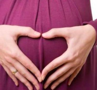 هل الصيام يؤثر على الحامل في الشهر الثالث؟