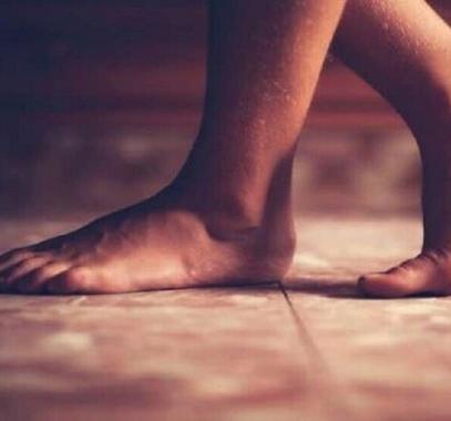 ثلاث علامات على 