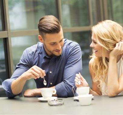 تجنبي هذه الأخطاء في لقاء التعارف الأول!