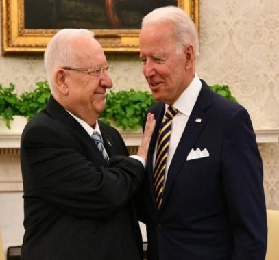 بايدن وريفلين.