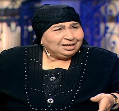 تدهور حالة الفنانة فاطمة كشري بسبب خطأ طبي.. نسي الطبيب شاشاً داخل بطنها!