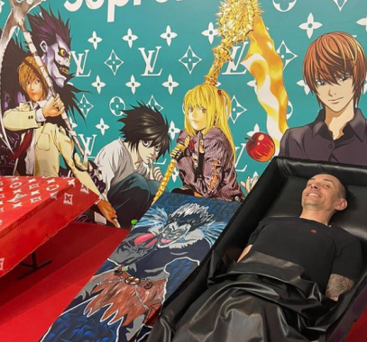 معرض لملابس وتوابيت الموتى فى أوكرانيا