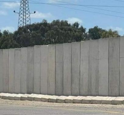الجدار.