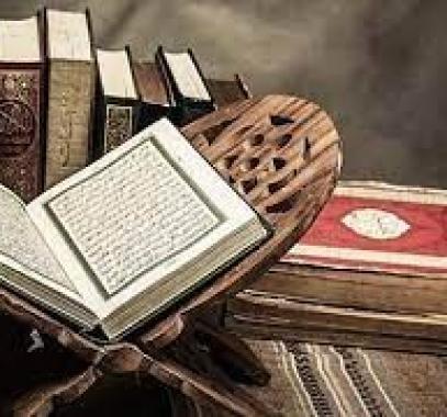 بالفيديو | ما حكم قراءة القرآن دون وضوء؟