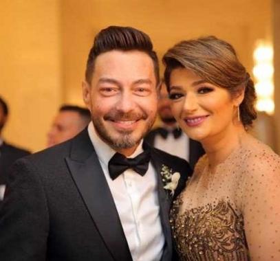 أحمد زاهر يتغزل في زوجته على أنغام 