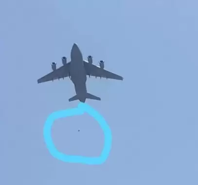 طائرة أمريكية تحمل مهاجرين أفغان