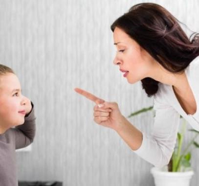 أخطاء دون قصد تؤثر على شخصية طفلك