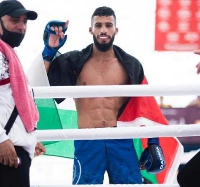 الفلسطيني يزن جابر يتوج بذهبية آسيا في الفنون القتالية.jpg