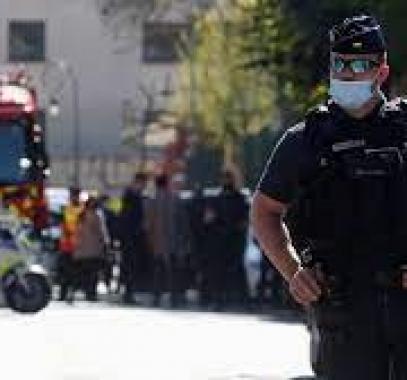 الشرطة الفرنسية توقف شخصا لذبحه عجلا