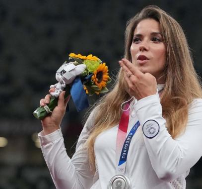 بولندية تبيع ميداليتها الأولمبية لإجراء جراحة لطفل رضيع