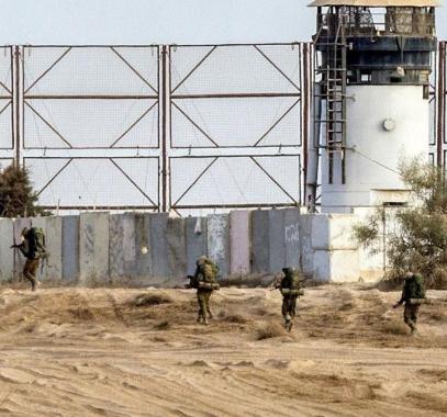 صحفي إسرائيلي: حماس تخطط لتفجير الجدار الحدودي بواسطة مركبات مفخخة