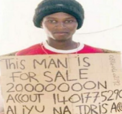 شاب نيجيرى يعرض نفسه للبيع فى مزاد .. والشرطة تلقى القبض عليه