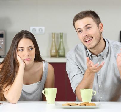 كيف تتعاملين مع الزوج الذى يفشى الأسرار؟