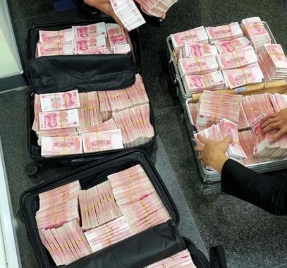 عقاب لموظفي بنك