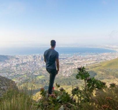 أمريكى قضى ثلاث سنوات في جولة حول سبع قارات و50 دولة دون طيران