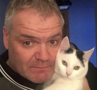 قطة تنقذ صاحبها