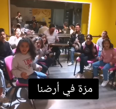 بالفيديو: تونس..مقطع فيديو لأطفال يرددون أغنية تتغنى بالرئيس قيس سعيد يثير جدلا واسعا