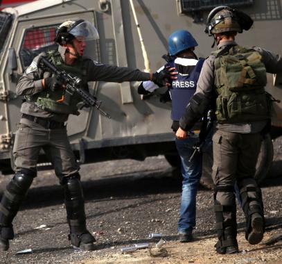 انتهاكات الاحتلال بحق الصحفيين الفلسطينيين.jpg