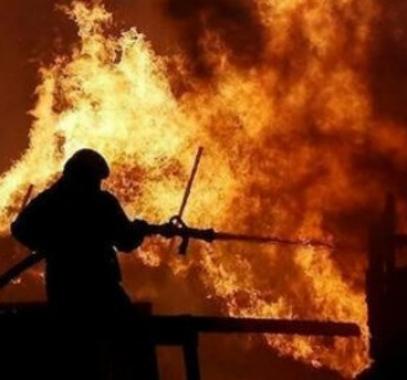 وفاة 6 أشخاص وإصابة 28 آخرين في حريق بناية سكنية بالهند