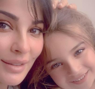 نادين نجيم وابنتها