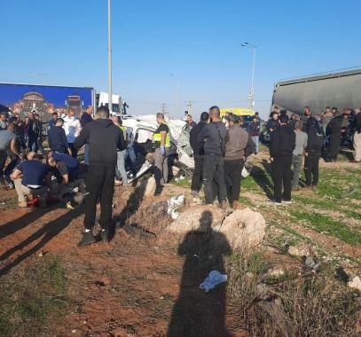 شاهد.. وفاة 7 فلسطينيين في حادث سير مروع قرب أريحا